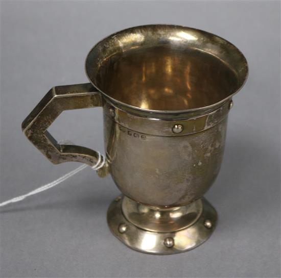An Arts & Crafts silver christening mug, Deakin & Francis, Birmingham, 1911, 9.5cm.